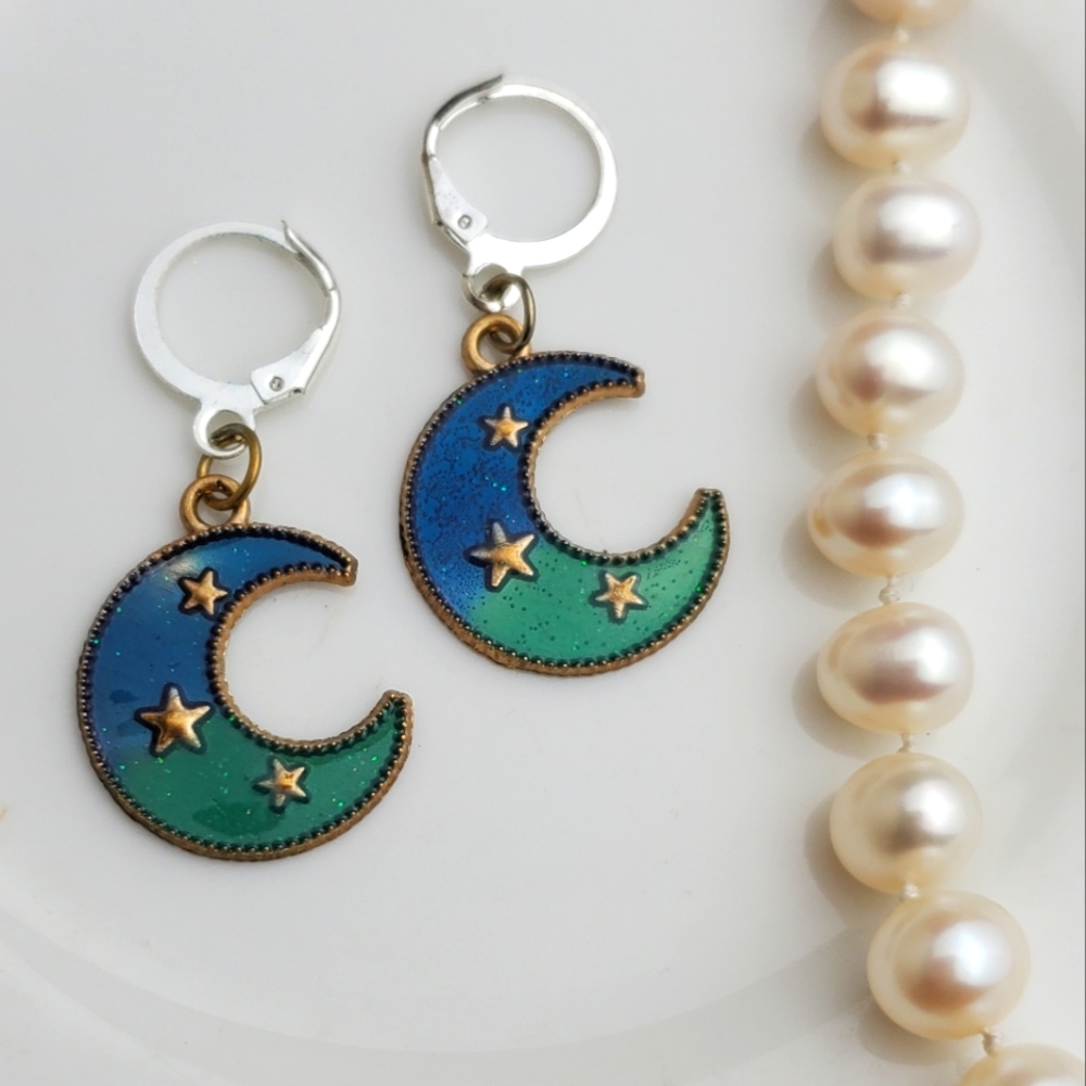 💫5/$25 Beautiful Moon Earrings